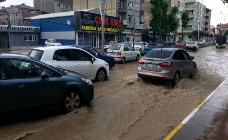 Sakarya'da dolu ve sağanak yağış