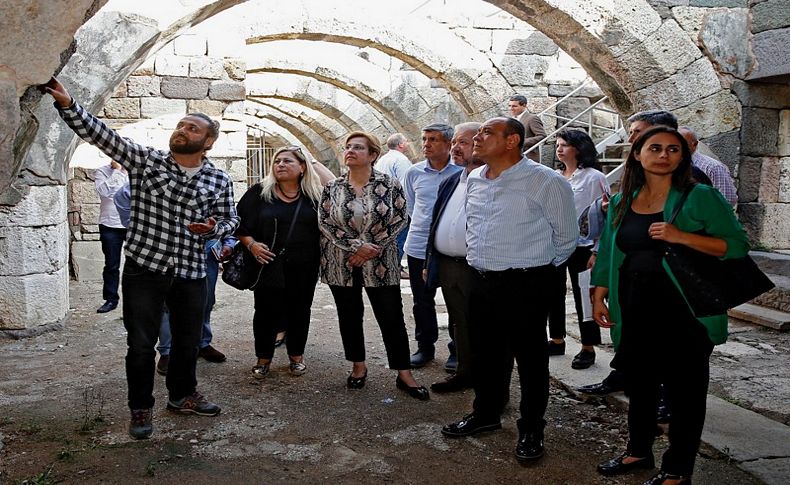 Sanayiciler Konak’ın tarihine hayran kaldı