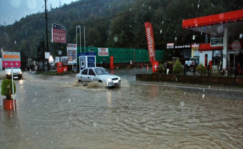 Sapanca'da alt geçitler suyla doldu