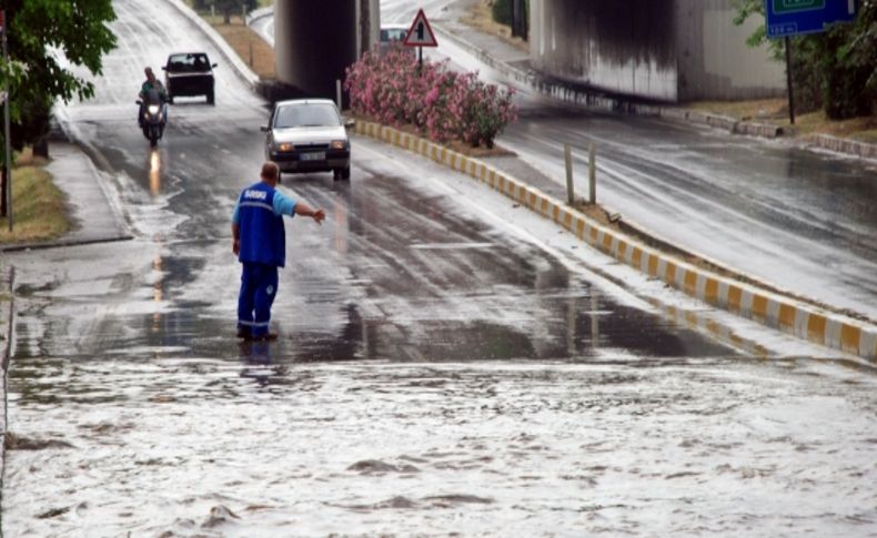 Sapanca'da sağnak yağış