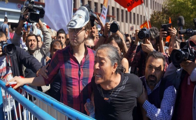 Sarısülük davasının ertelenmesine 'boyalı’ protesto