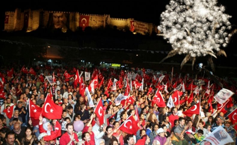 Selçuk cumhuriyet’e ve ata’sına sahip çıktı