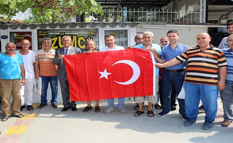 Başkan Selvitopu’ndan bayrak seferberliği