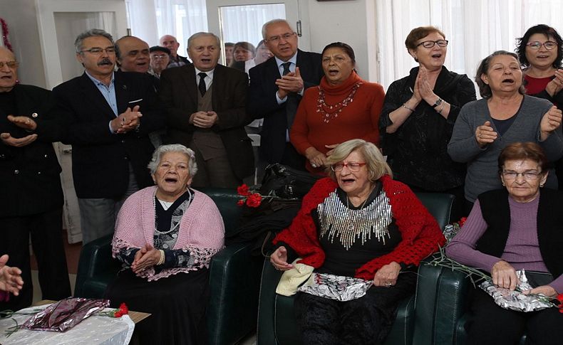 Selvitopu yılbaşını huzurevi sakinleriyle kutladı