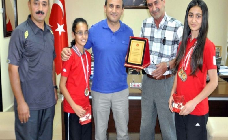 Seydişehir kaymakamı, başarılı sporcuları altınla ödüllendirdi