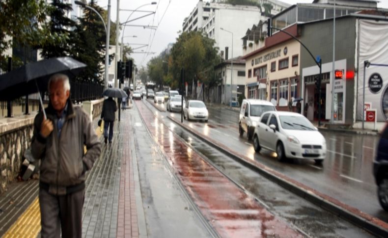 Soğuk ve yağışlı hava geldi, kışlıklar sandıktan erken çıktı