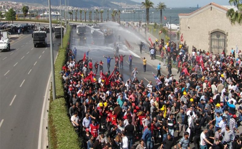 İzmir'deki Soma protestosu sanıkları hakim önünde