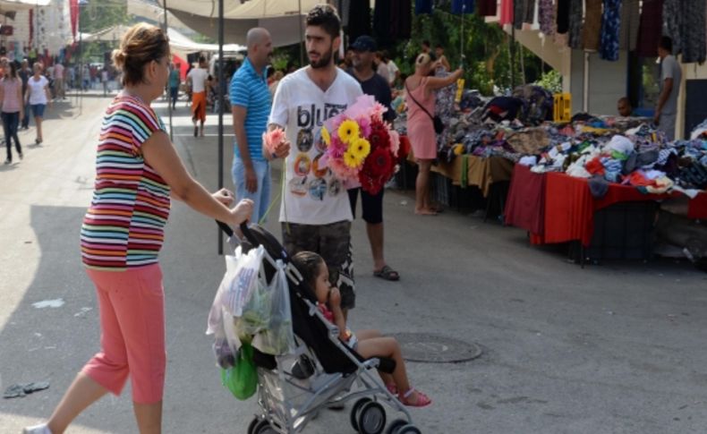 Sosyete pazarı yeni yerinde açıldı