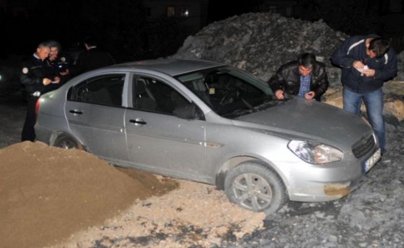 Su kanalına düştü, çevredekiler kurtardı