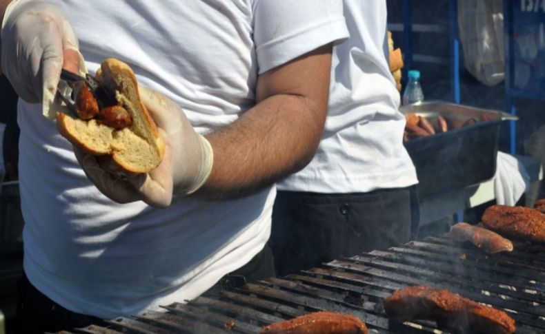 Sucuk festivalinde 1,5 ton sucuk dağıtıldı