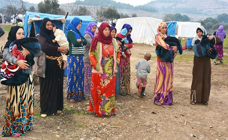 Başkan Görmez Suriyeli mültecilerin çadırlarını gezdi