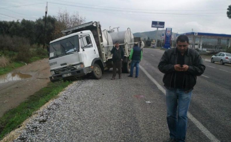 Süt kamyonetinin altında kalıp öldü