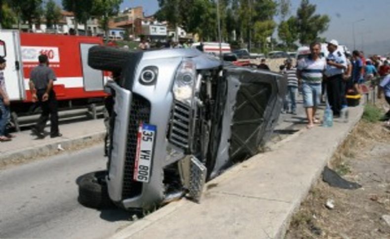 İzmir'de araç takla attı: 4 yaralı