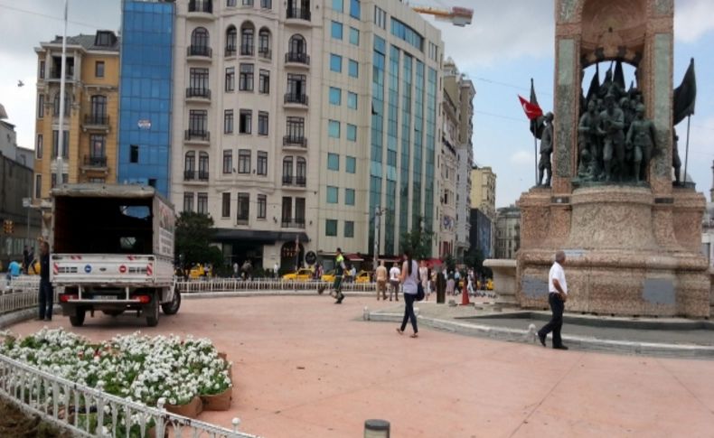 Taksim Meydanı çiçek açtı