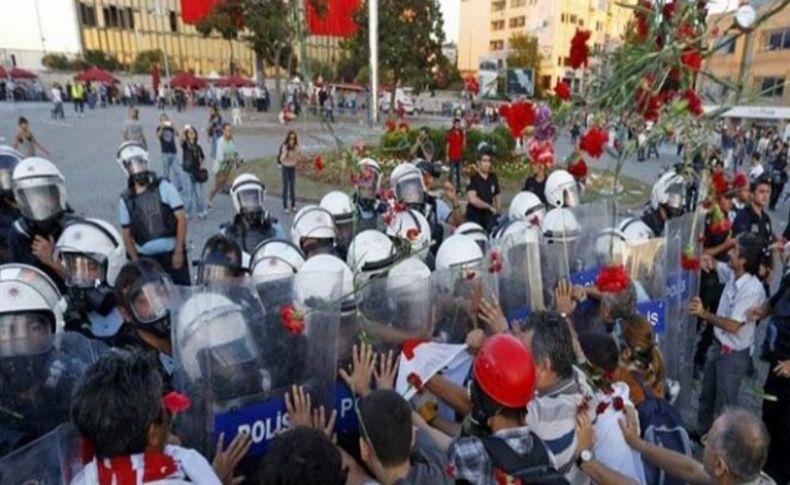 Taksim'de karanfilli eyleme polis müdahalesi