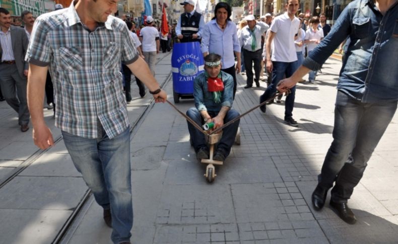 Taksim’de kasnak kullanıp, horon teptiler