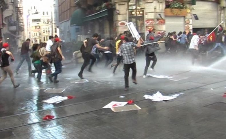 Taksim’de korsan gösteriye müdahale