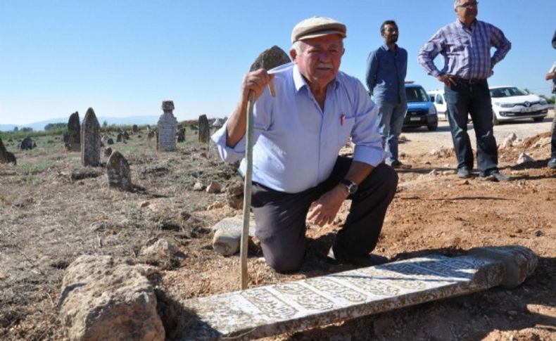 Skandal! Denizli'de tarihi mezarlıktan yol geçti