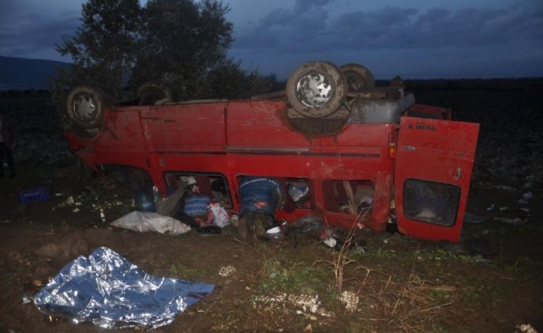 Tarım işçilerini taşıyan minibüs takla attı: Torbalı'da can pazarı