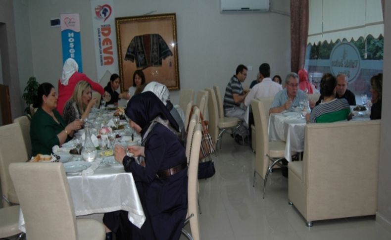 Tarsus’ta ruh hastaları yararına yemek verildi