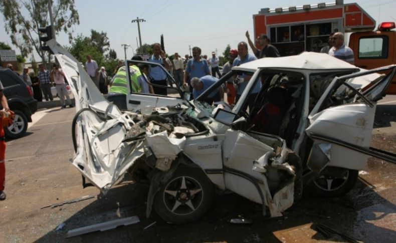 TEKRAR - Trafik kazası: 2 ölü, 2 yaralı