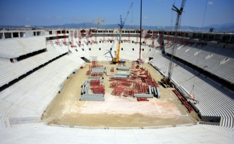 Timsah Arena’nın çatısı yükseliyor