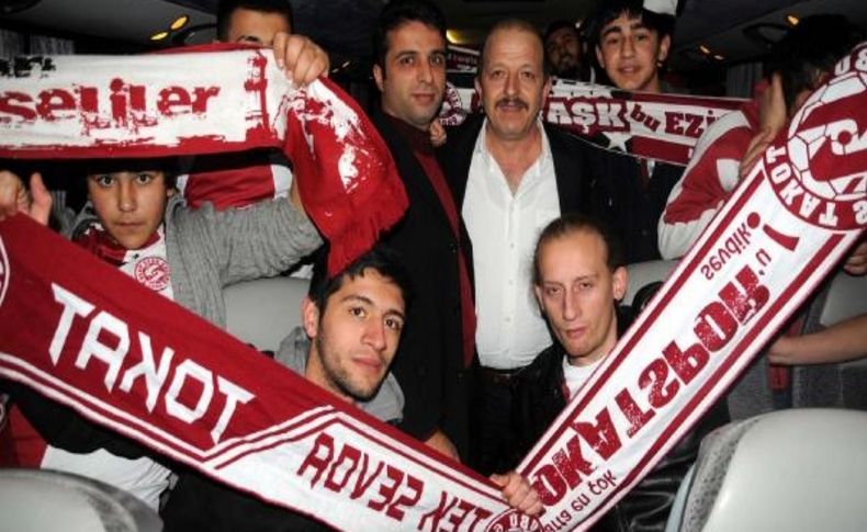 Tokatsporlu Taraftarlar Galatasaray Maçi Için Istanbul'a Gittiler