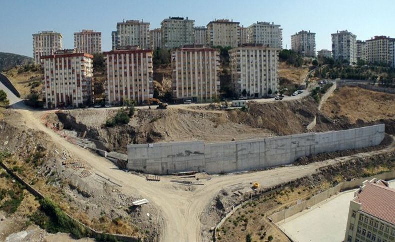 TOKİ 5 aydır çivi bile çakmadı: Belediye yapıyor, TOKİ uyuyor!