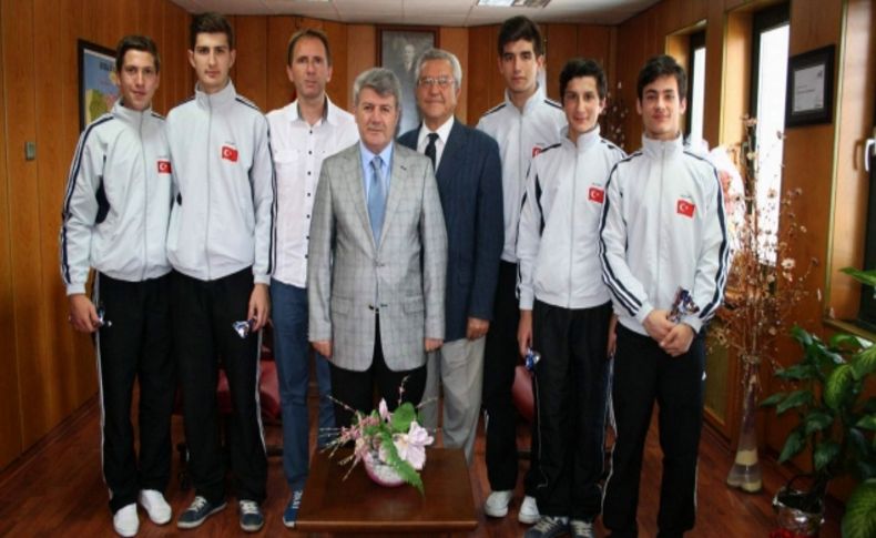 Tophane Badminton Takımı'ndan Gülsar’a ziyaret