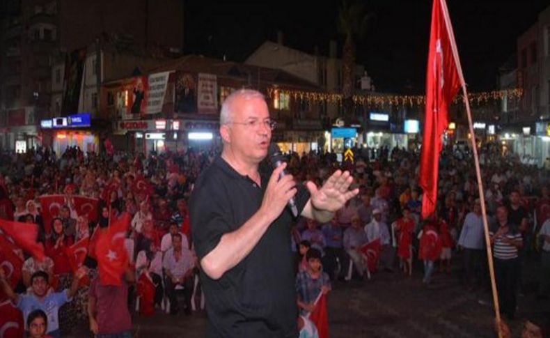 Torbalı'da demokrasi nöbeti türkülerle sona erdi