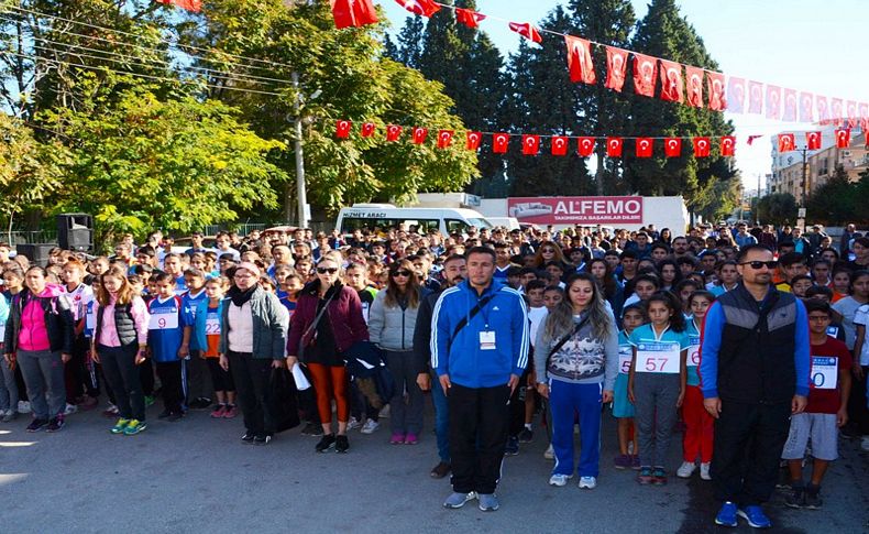 Torbalılı öğrenciler Cumhuriyet için koştu