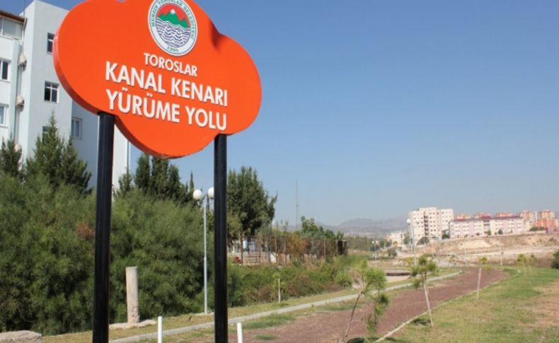 Toroslar'a yeni yürüme yolu yapılıyor