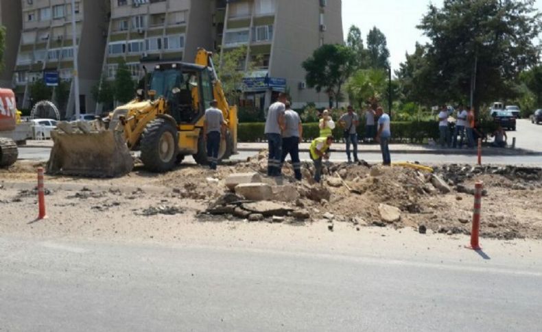 Karşıyaka'daki tramvay inşaatında doğalgaz borusu delindi