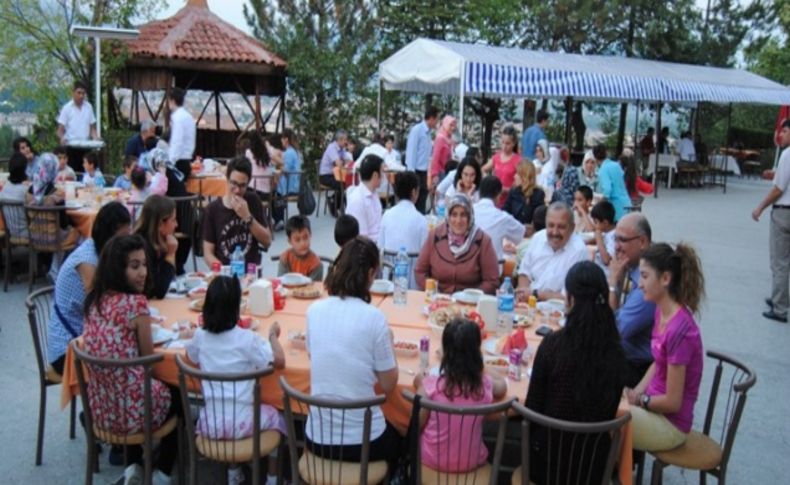 Turhal Kaymakamlığı’ndan koruyucu ailelere iftar yemeği