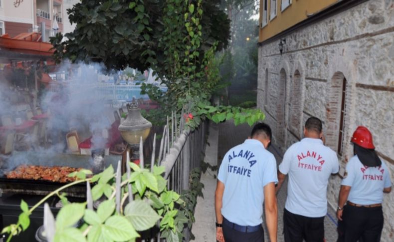 Turistlerin mangal partisi, Atatürk Evi'nin yangın alarmını çaldırdı