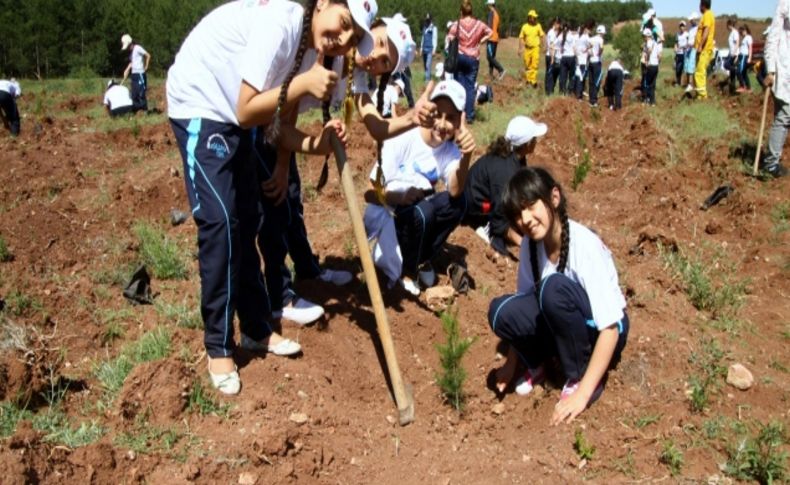 Türk Dünyası’nın çocukları ‘Kardeşlik Ormanı’ kurdu