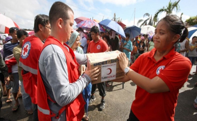 Türk Kızılayı, Filipinler’de yaraları sarıyor