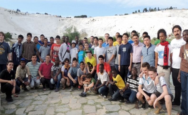 Türkçenin çocukları Pamukkale’ye hayran kaldı