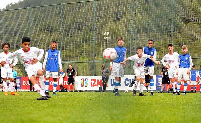 U12 İzmir Cup'ta final heyecanı