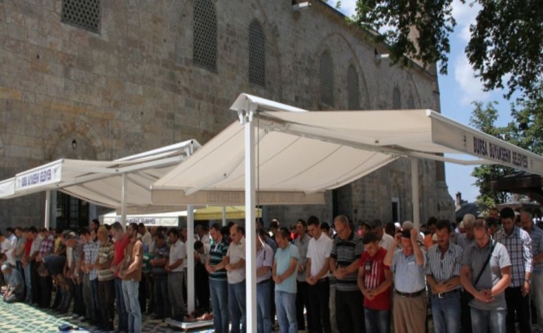 Ulu Camii Ramazan'ın son cumasında doldu taştı