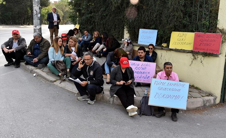 Üniversite işçilerinden oturma eylemi