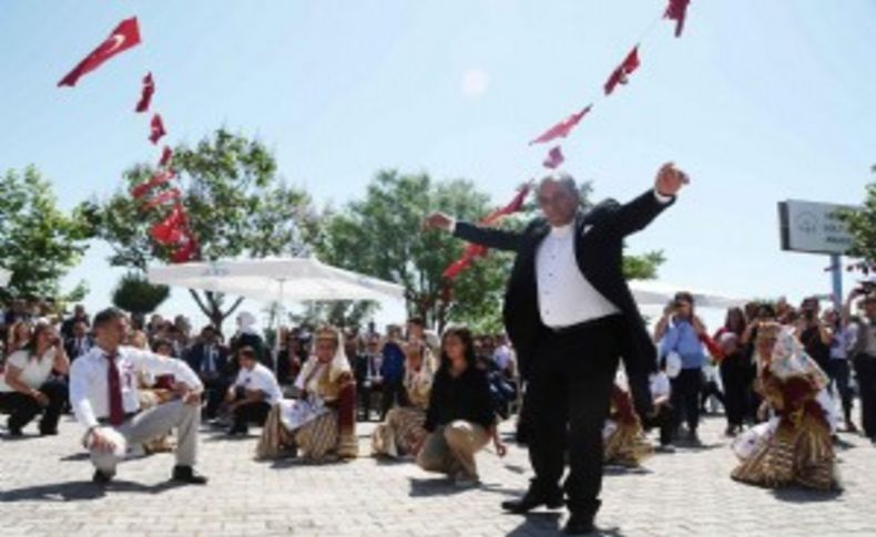 Çeşme'deki 19 Mayıs kutlamasına 'komşu' ziyareti