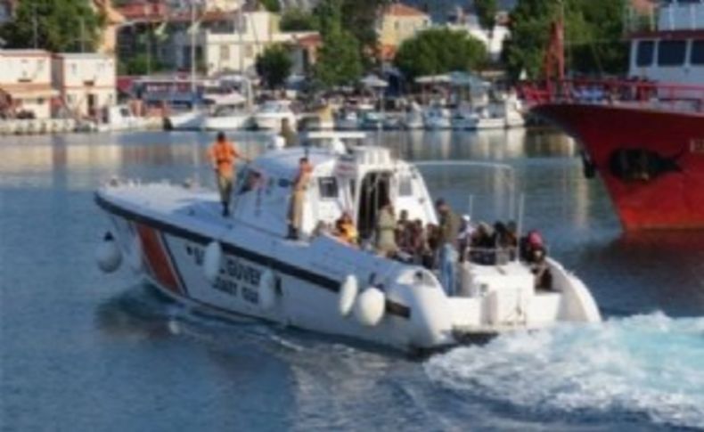 İzmir'de 28 göçmen kurtarıldı