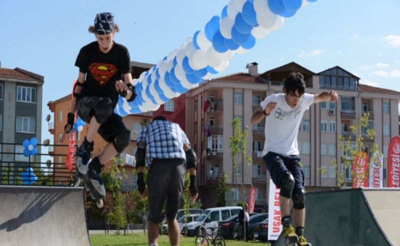 Uşak Belediyesi’nden gençlere kaykay pisti