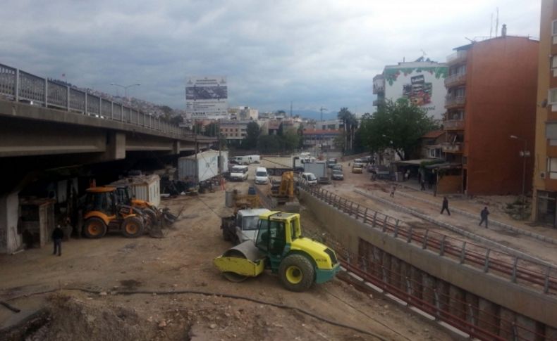 Üst geçitin başlangıç tarihi belli, bitiş tarihi boyalı