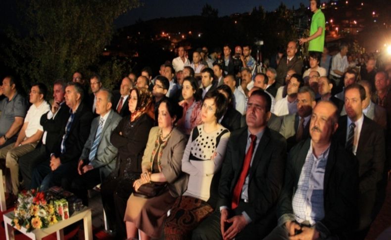 Üstad, Sakarya Nehri üzerinde düzenlenen şiir akşamıyla anıldı