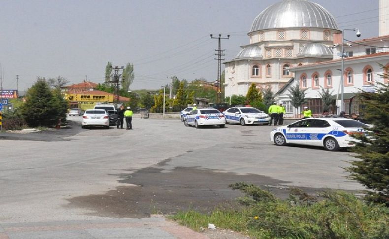 Uygulama noktasına araç daldı: Bir polis şehit