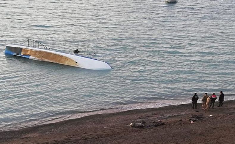 Van Gölü'nde kaçak göçmenleri taşıyan tekne battı:7 ölü