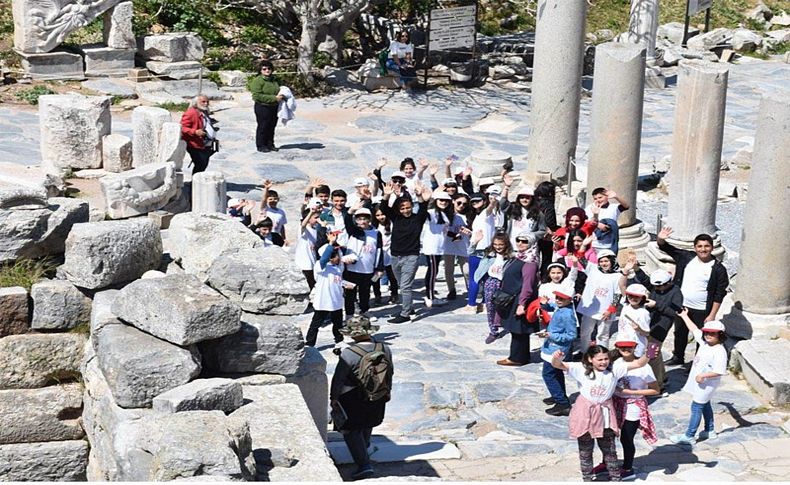 Vanlı öğrenciler İzmir'i gezdi