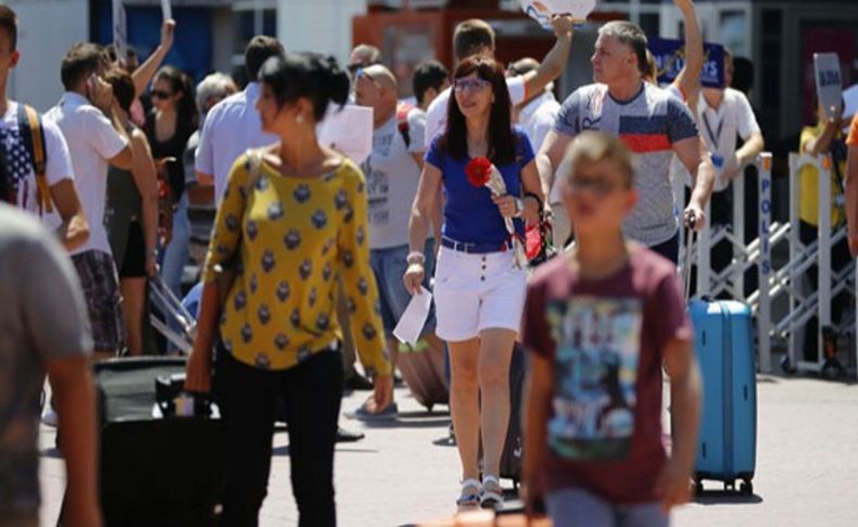 Ve ilk Rus kafilesi Antalya'da